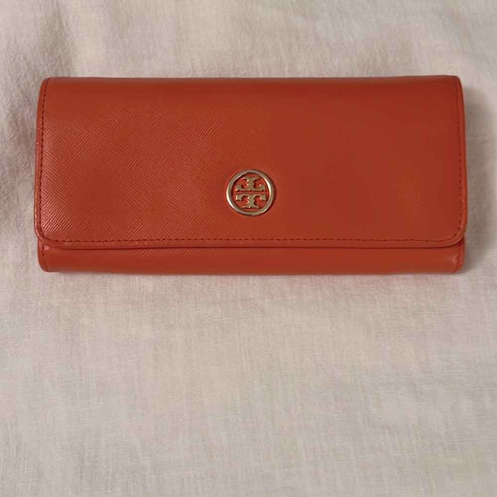 Tory Burch Envelope Wallet - Tangerine Saffiano leather.